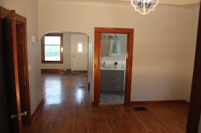 Building Photo - 834 4th St NW