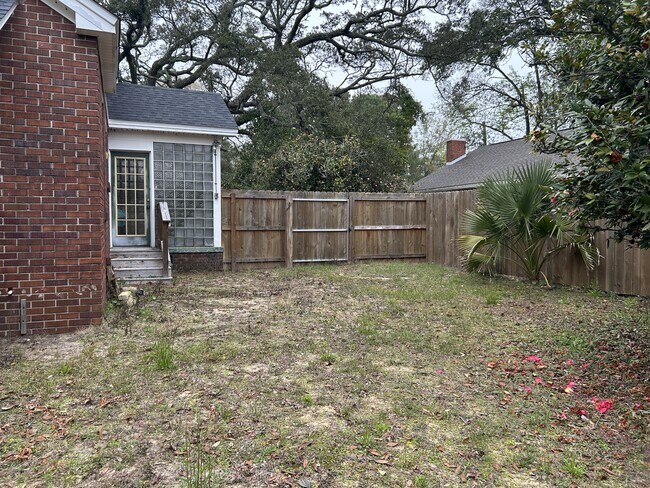 Building Photo - 1701 E Bobe St