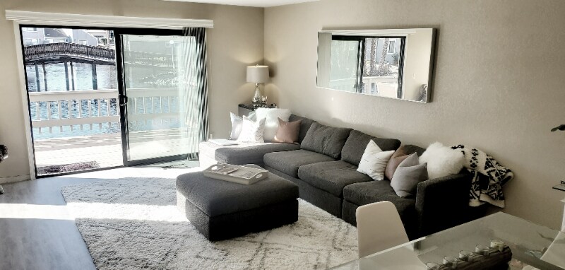 Primary Photo - 2007 Sand Point Rd