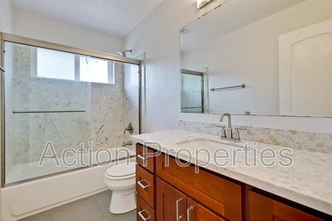 Building Photo - 661 Channing Ave