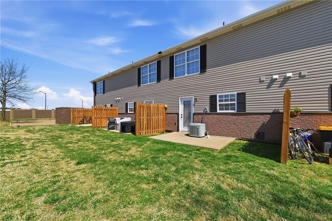 Building Photo - 2300 SE Jayel Terrace