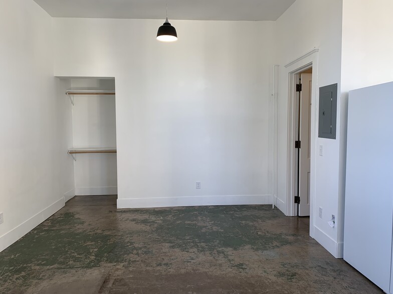 Building Photo - 111 N Walnut St