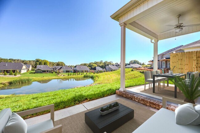 Building Photo - MAINTENANCE FREE, LUXURY TOWNHOME IN FARRA...