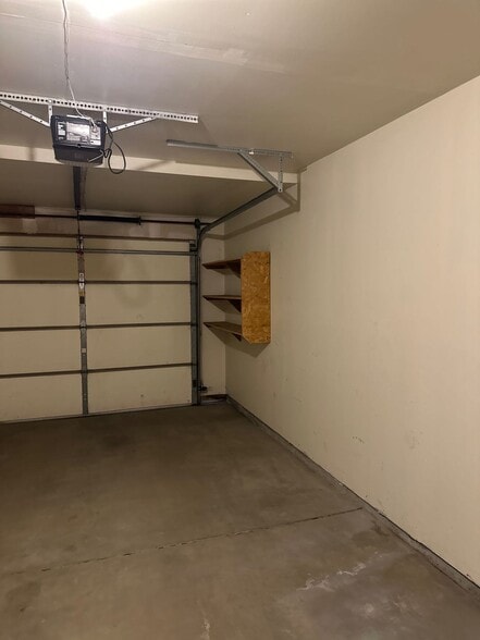 Building Photo - 1024 Western Ave