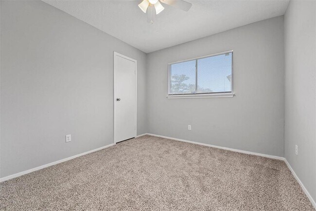Building Photo - 22101 Moss Falls Ln