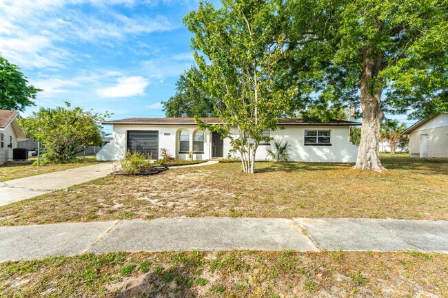 Building Photo - 2160 Fairlane Dr