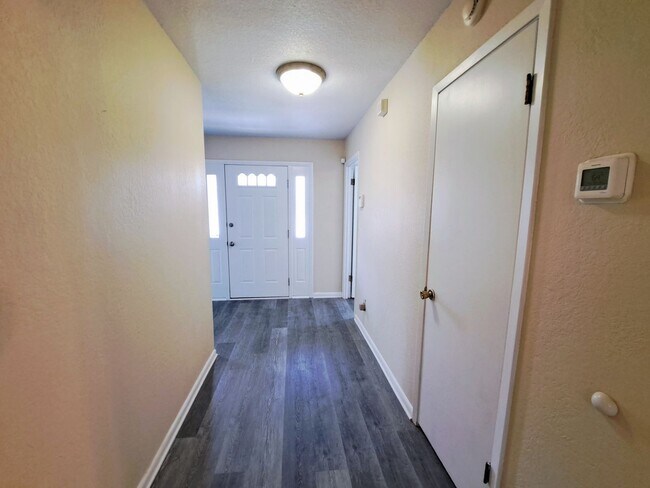 Building Photo - 7819 Hearthstone Cir
