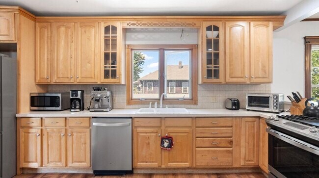 Building Photo - 92 Litchfield St
