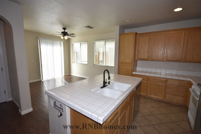Building Photo - 268 Phoenix Cir