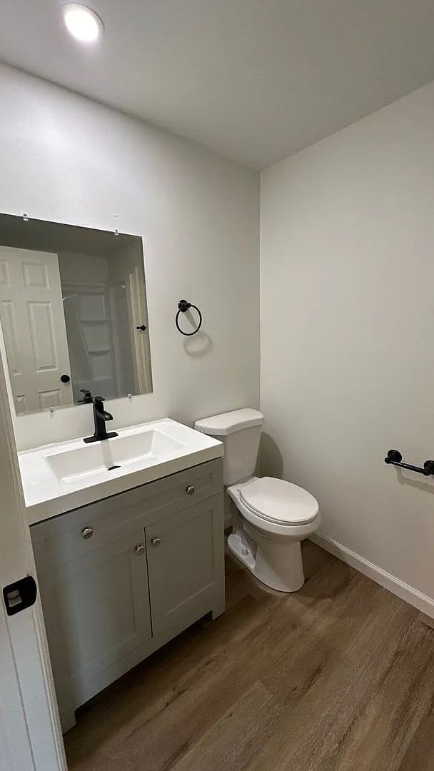 Building Photo - this beautifully updated three-bedroom, one-and-a-half-bath home in Columbia