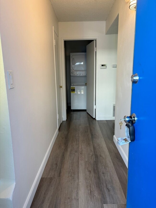 Building Photo - 2035 Mount Olive Dr