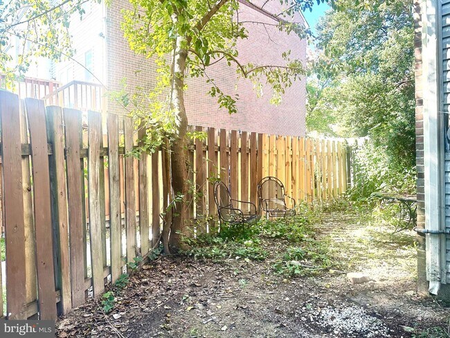 Building Photo - 7819 Colonial Springs Blvd