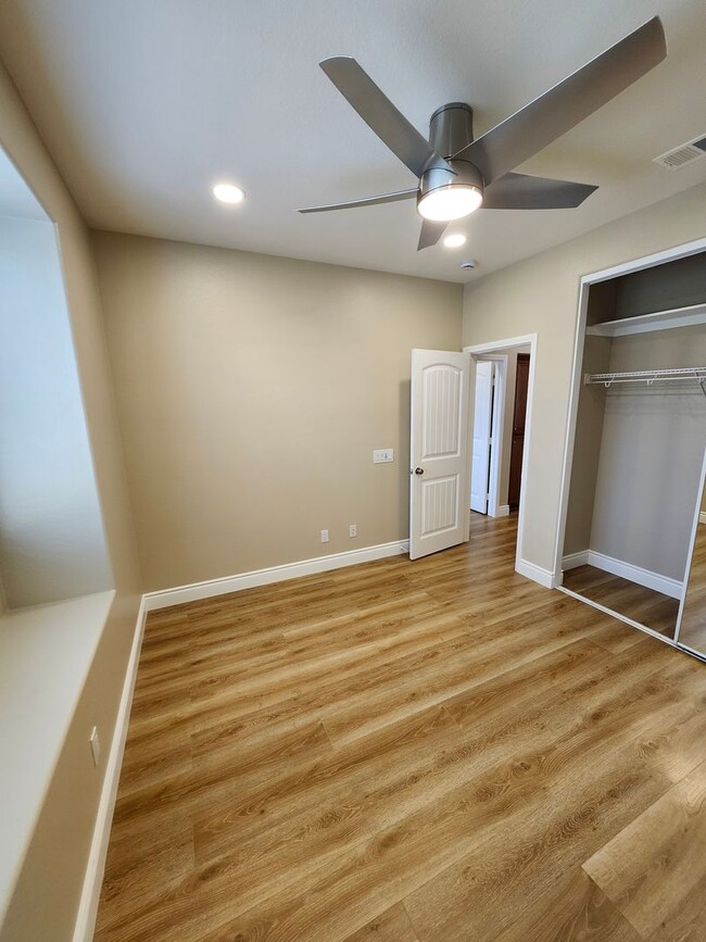 Building Photo - Luxurious 4-Bedroom View Home in Desirable...