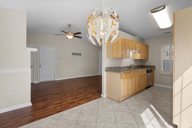 Building Photo - Just Listed in Virginia Beach – Move-In Ready!