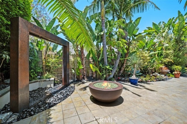 Building Photo - 16 Banyan Tree Ln