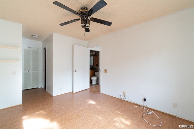 Building Photo - 2bd 1.5 ba 2 pkg townhome at Palm Villas g...