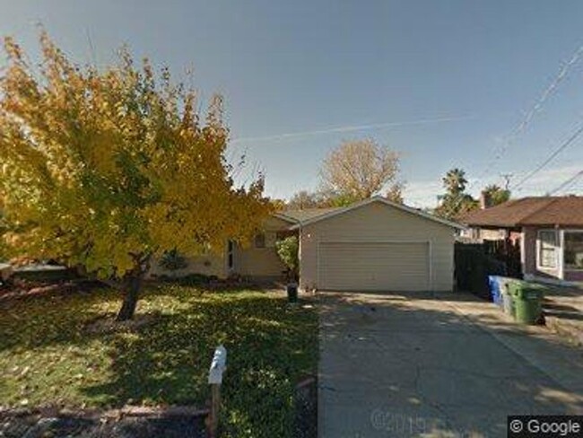 Primary Photo - 3 Bedroom Home in North Redding