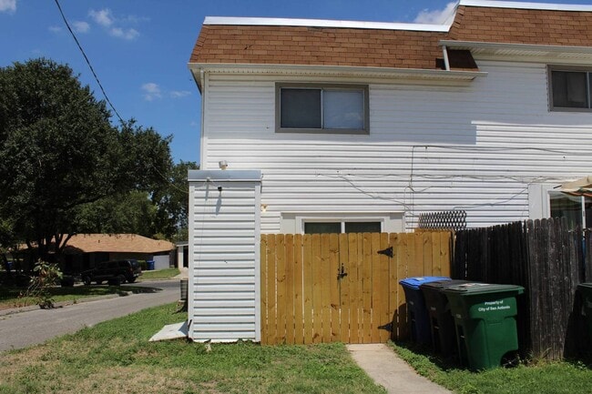 Building Photo - 1022 Fabulous Dr