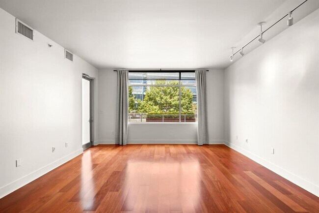 Building Photo - 210 Lee Barton Dr