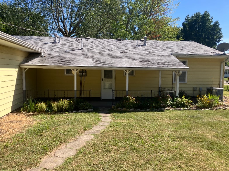 Building Photo - 811 NW B St