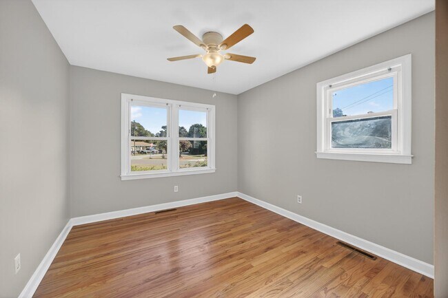 Building Photo - 1321 Briarfield Ave