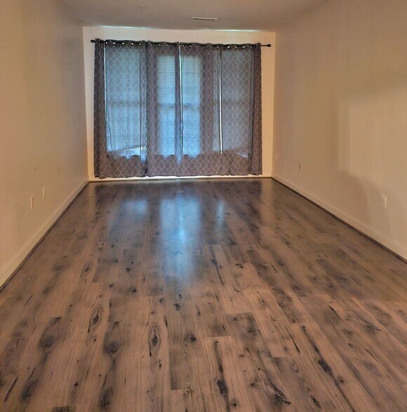 Building Photo - 2512 Willow Leaf Ct