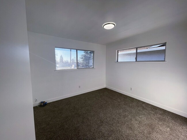 Building Photo - Updated Folsom Home Available September 5th