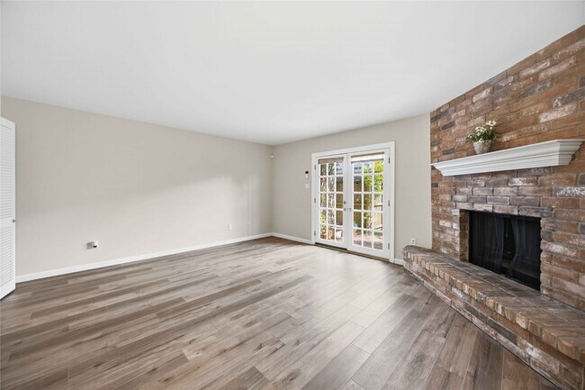 Building Photo - 10336 Briar Forest Dr