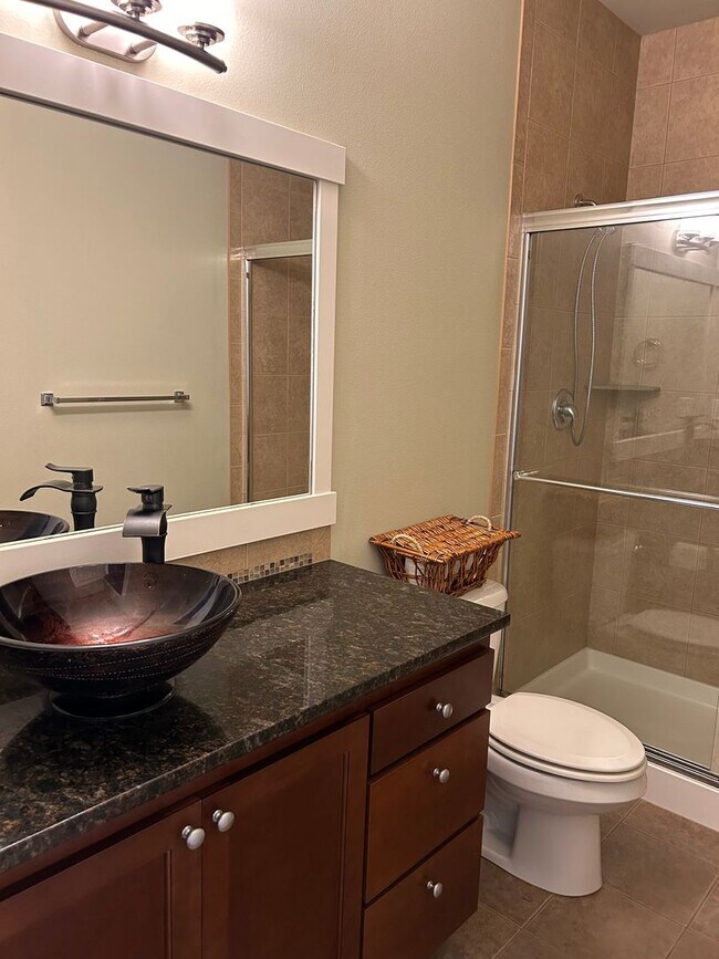 Building Photo - Newer Duvall 5 Bedroom 3 Bath Luxury Home