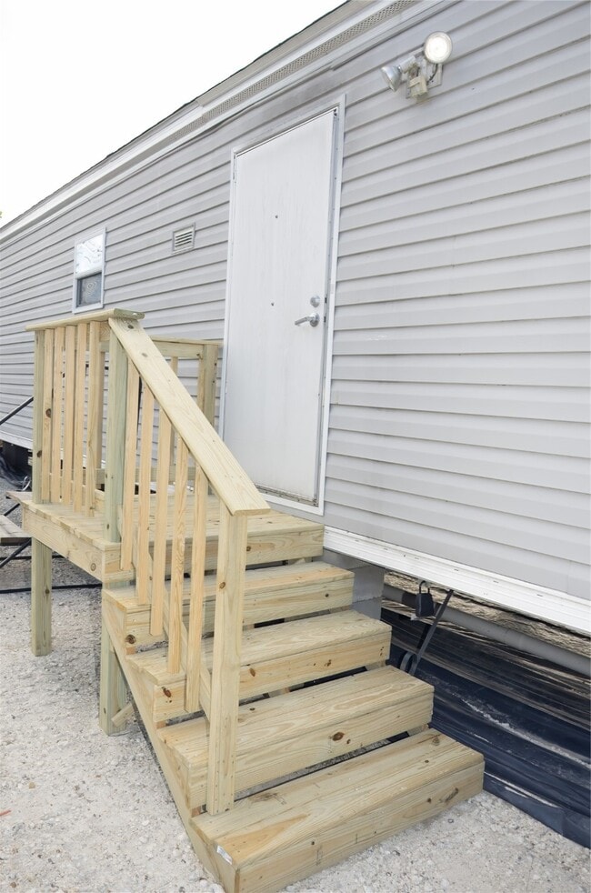 Building Photo - 725 County Rd 5007