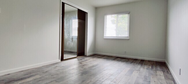 Building Photo - 2820 Malabar Ave