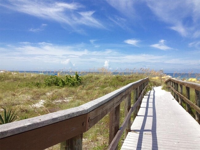 Building Photo - 5635 24th Ave N