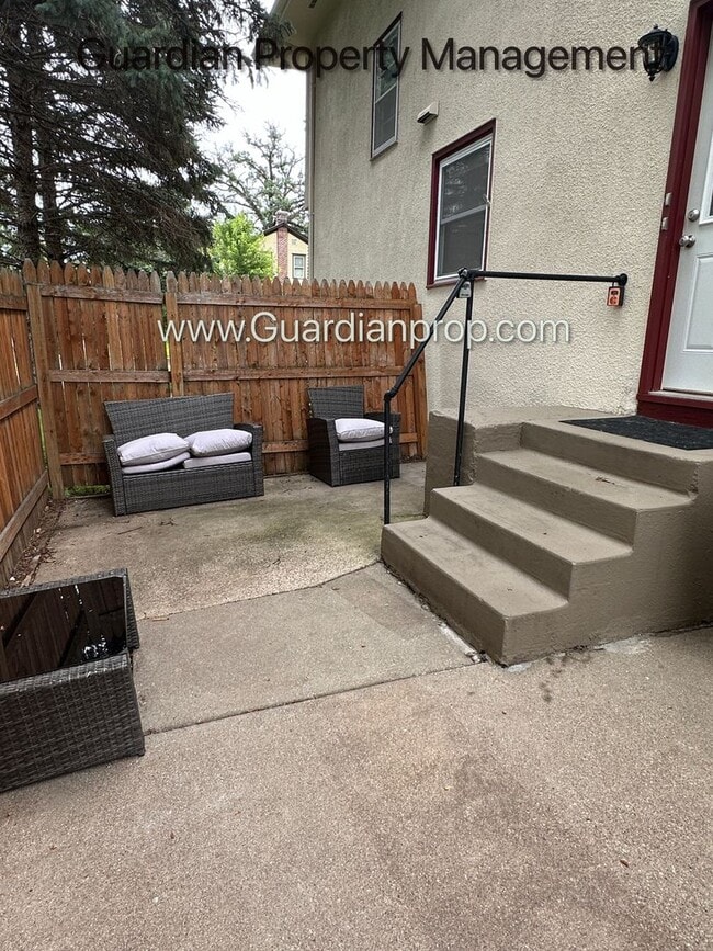 Building Photo - Linden Hills Upper Level Duplex, Fenced Yard, 1 Car Garage, Dishwasher, Storage, Laundry