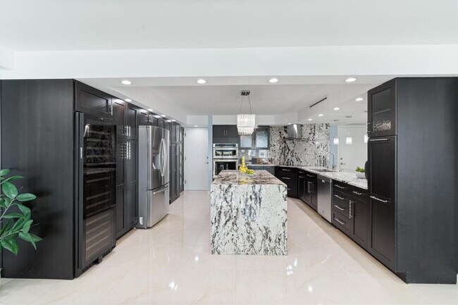 Building Photo - 4100 Galt Ocean Dr