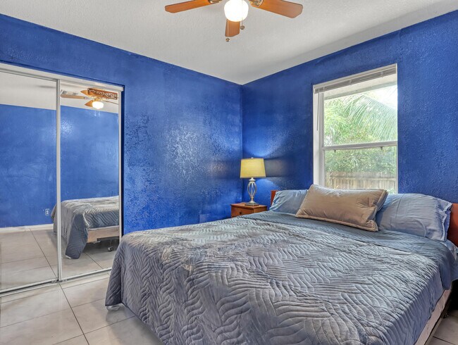 Building Photo - 1950 Wisteria St