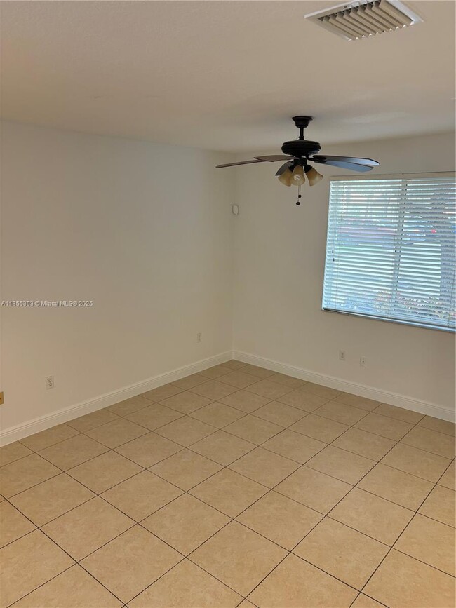 Building Photo - 6626 Hidden Cove Dr