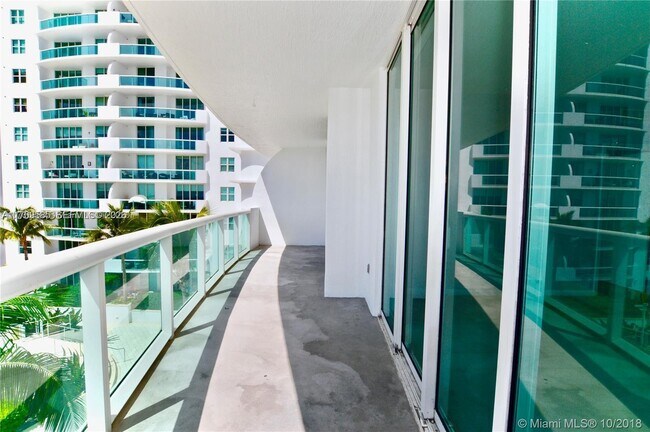 Building Photo - 7900 Harbor Island Dr