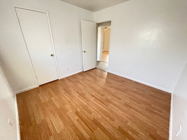 Building Photo - 101 E Cardinal Ln