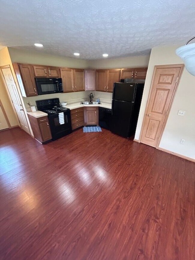 Building Photo - 1046 Laurel Tree Ct