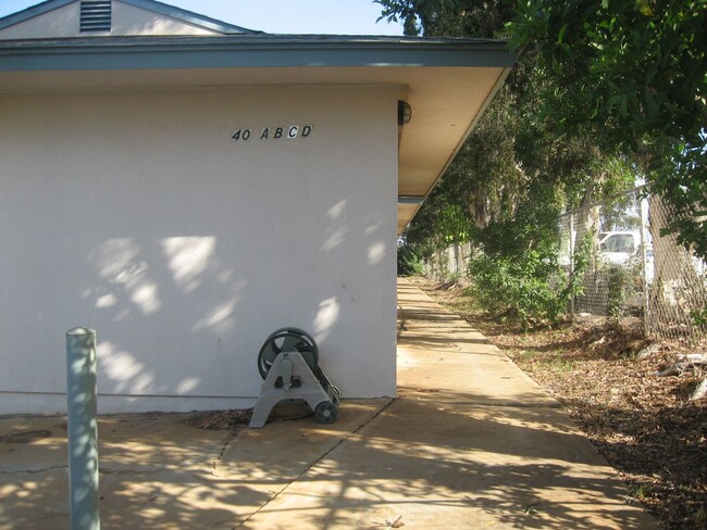 Building Photo - 40 Waiohuli St 5-Plex 1 bedroom 1 bath 1 p...