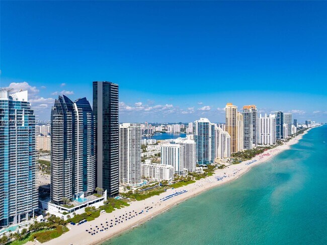 Building Photo - 17121 Collins Ave