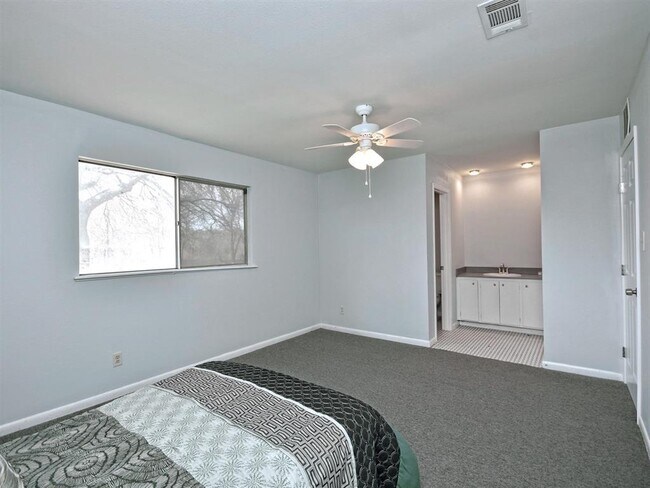 Building Photo - 6501 Highpoint Cove