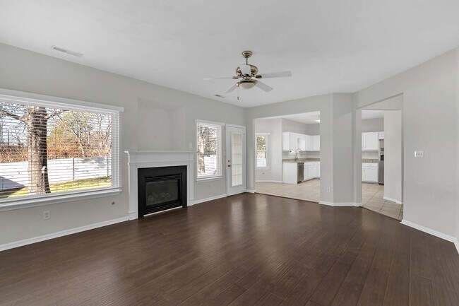 Building Photo - 710 Ray Ave