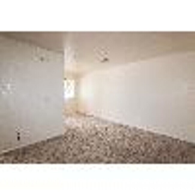 Building Photo - 8100 E Lakeshore Dr