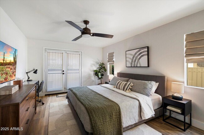 Building Photo - 1820 E Morten Ave