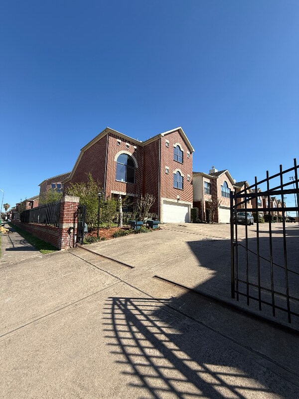 Building Photo - 9801 Riddlelink Ln