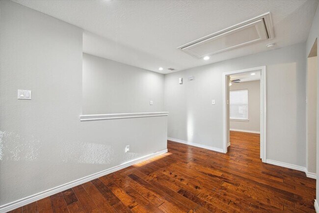 Building Photo - 1405 Bailey St
