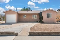 Building Photo - Fully Furnished Home!