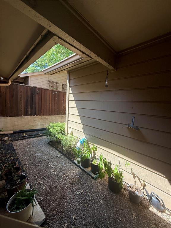 Building Photo - 7211 Lakewood Dr