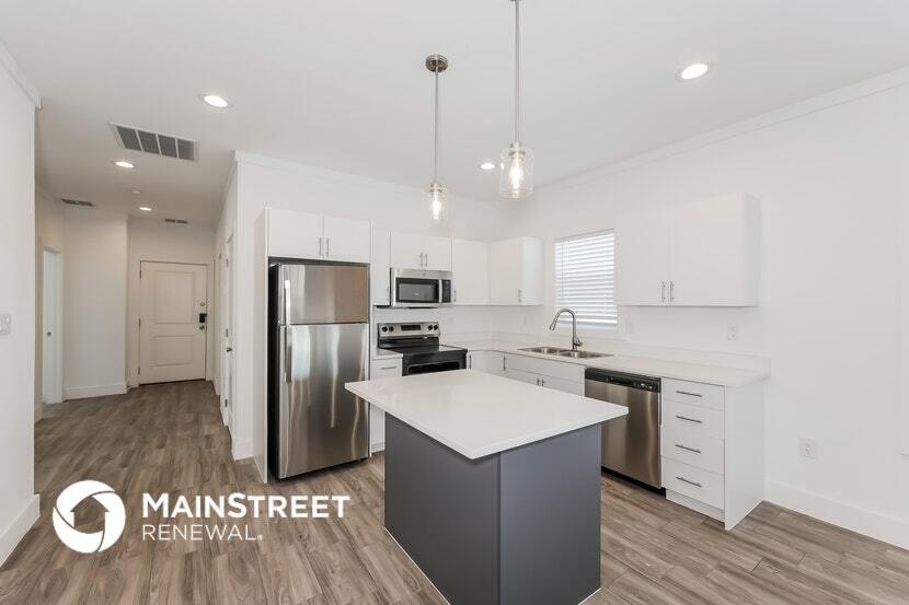 Building Photo - 1601 Daniel St